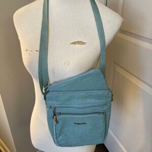 NWOT Baggallini crossbody with pouch. Light green/Teal